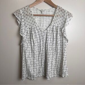 Lucky Brand Flutter Sleeve White/ Black Floral Blouse Cotton Blend Size M, EUC